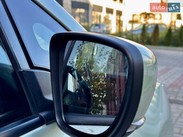 Серый Ниссан Лиф, объемом двигателя 0 л и пробегом 125 тыс. км за 12400 $, фото 8 на Automoto.ua