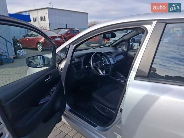 Серый Ниссан Лиф, объемом двигателя 0 л и пробегом 60 тыс. км за 14300 $, фото 5 на Automoto.ua