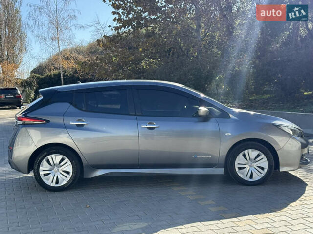 Серый Ниссан Лиф, объемом двигателя 0 л и пробегом 88 тыс. км за 11900 $, фото 7 на Automoto.ua