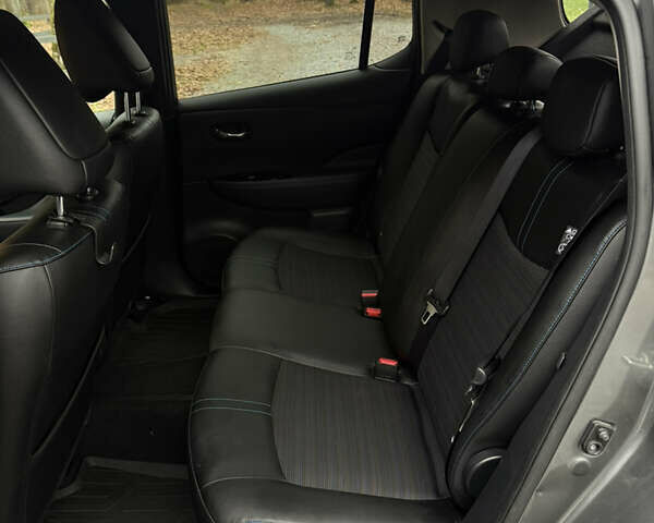 Серый Ниссан Лиф, объемом двигателя 0 л и пробегом 130 тыс. км за 11999 $, фото 26 на Automoto.ua