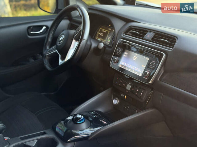 Серый Ниссан Лиф, объемом двигателя 0 л и пробегом 150 тыс. км за 10800 $, фото 22 на Automoto.ua