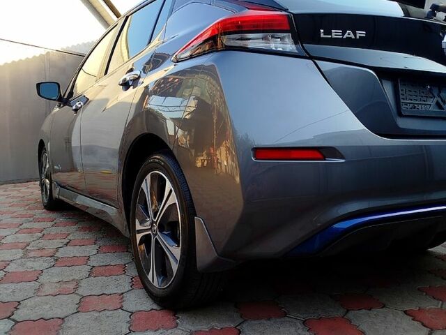 Серый Ниссан Лиф, объемом двигателя 0.11 л и пробегом 139 тыс. км за 12500 $, фото 2 на Automoto.ua