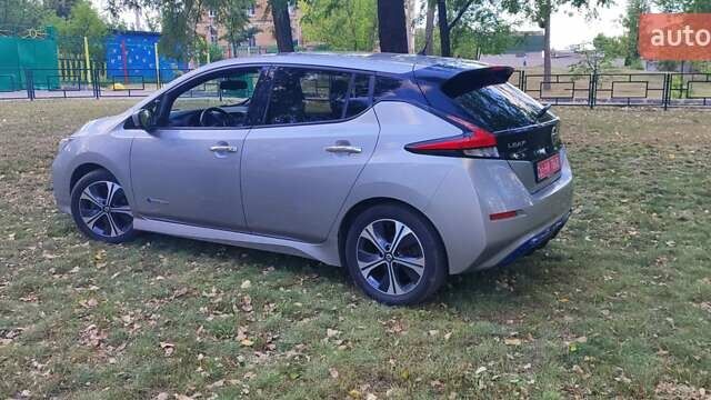 Серый Ниссан Лиф, объемом двигателя 0 л и пробегом 80 тыс. км за 13200 $, фото 5 на Automoto.ua