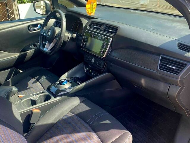 Серый Ниссан Лиф, объемом двигателя 0.11 л и пробегом 138 тыс. км за 13500 $, фото 6 на Automoto.ua