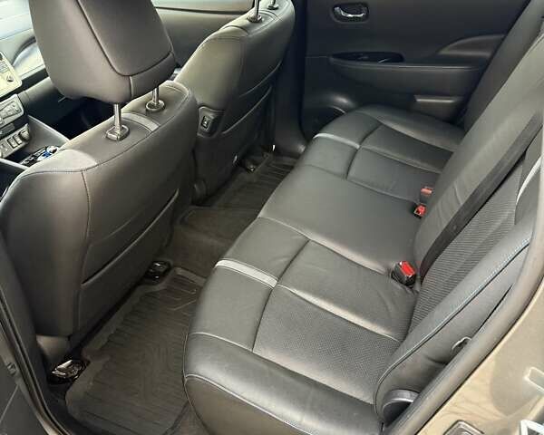 Серый Ниссан Лиф, объемом двигателя 0 л и пробегом 127 тыс. км за 12400 $, фото 24 на Automoto.ua