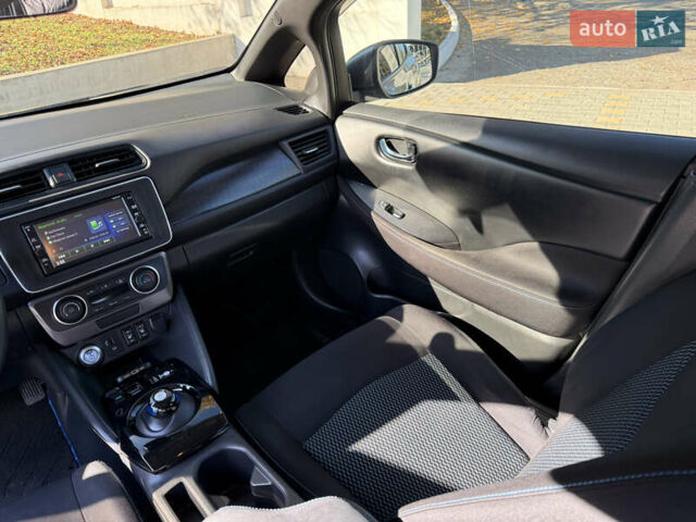 Серый Ниссан Лиф, объемом двигателя 0 л и пробегом 88 тыс. км за 11900 $, фото 16 на Automoto.ua