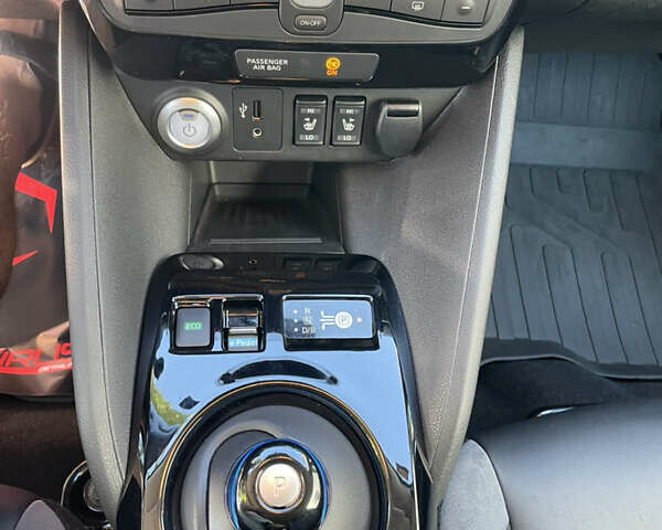 Серый Ниссан Лиф, объемом двигателя 0 л и пробегом 110 тыс. км за 13300 $, фото 30 на Automoto.ua