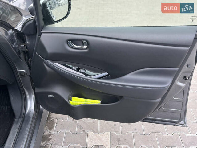 Сірий Ніссан Ліф, об'ємом двигуна 0 л та пробігом 152 тис. км за 11950 $, фото 46 на Automoto.ua