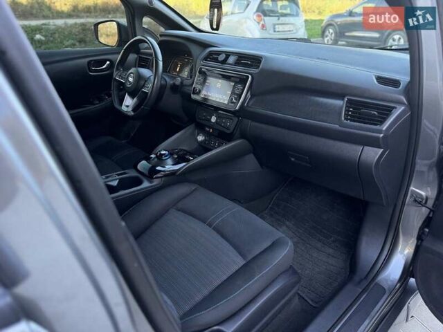 Серый Ниссан Лиф, объемом двигателя 0 л и пробегом 160 тыс. км за 10999 $, фото 17 на Automoto.ua