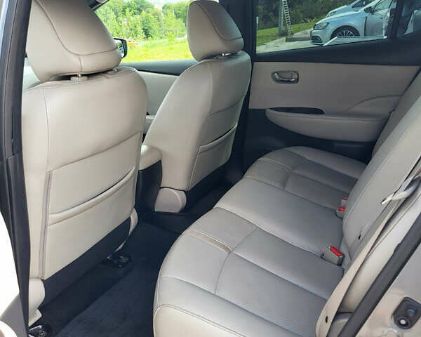 Серый Ниссан Лиф, объемом двигателя 0 л и пробегом 94 тыс. км за 13000 $, фото 5 на Automoto.ua