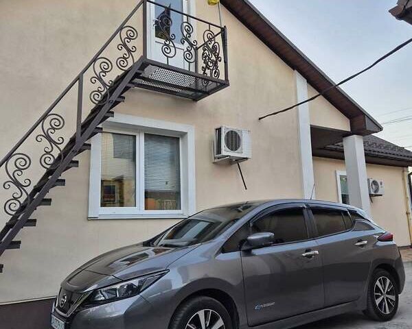 Серый Ниссан Лиф, объемом двигателя 0 л и пробегом 117 тыс. км за 12500 $, фото 2 на Automoto.ua