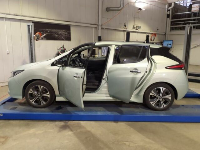 Серый Ниссан Лиф, объемом двигателя 0 л и пробегом 77 тыс. км за 11700 $, фото 10 на Automoto.ua