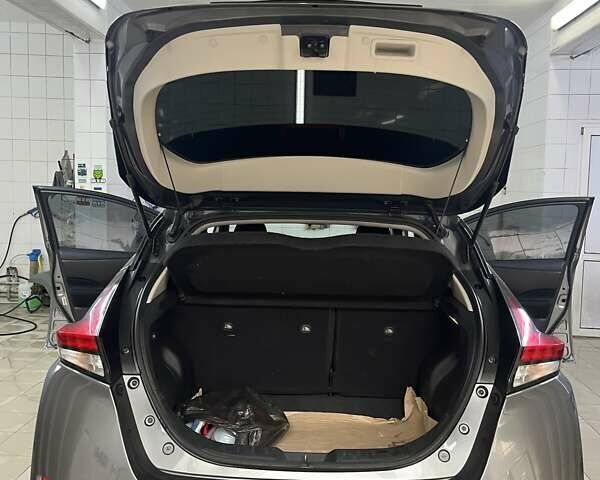 Сірий Ніссан Ліф, об'ємом двигуна 0 л та пробігом 82 тис. км за 14300 $, фото 8 на Automoto.ua