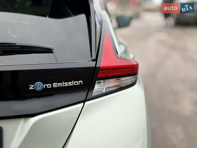 Серый Ниссан Лиф, объемом двигателя 0 л и пробегом 78 тыс. км за 13150 $, фото 29 на Automoto.ua