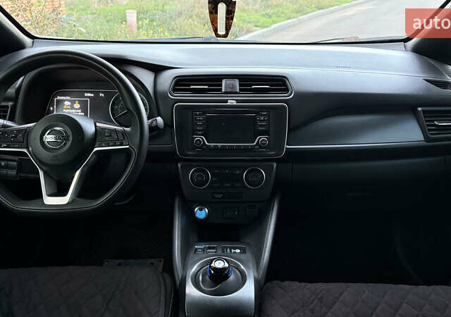 Серый Ниссан Лиф, объемом двигателя 0 л и пробегом 168 тыс. км за 12600 $, фото 10 на Automoto.ua