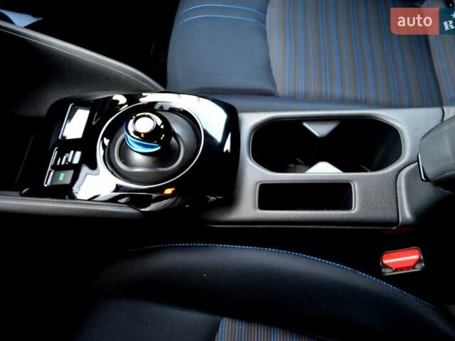 Сірий Ніссан Ліф, об'ємом двигуна 0 л та пробігом 119 тис. км за 12300 $, фото 121 на Automoto.ua