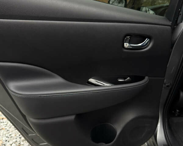 Серый Ниссан Лиф, объемом двигателя 0 л и пробегом 130 тыс. км за 11999 $, фото 24 на Automoto.ua