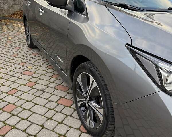 Серый Ниссан Лиф, объемом двигателя 0 л и пробегом 127 тыс. км за 12400 $, фото 5 на Automoto.ua