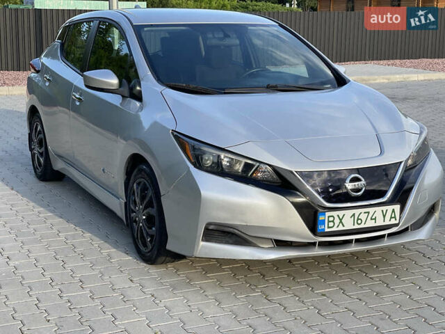 Серый Ниссан Лиф, объемом двигателя 0 л и пробегом 141 тыс. км за 12000 $, фото 6 на Automoto.ua