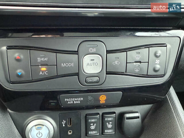 Серый Ниссан Лиф, объемом двигателя 0 л и пробегом 71 тыс. км за 11950 $, фото 26 на Automoto.ua