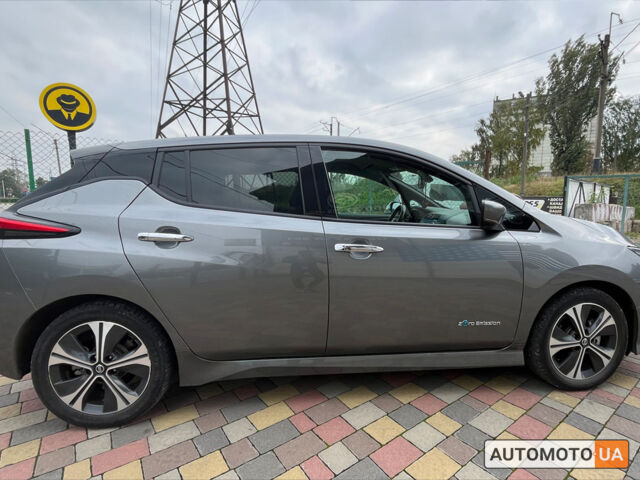 Сірий Ніссан Ліф, об'ємом двигуна 40 л та пробігом 70 тис. км за 14500 $, фото 5 на Automoto.ua