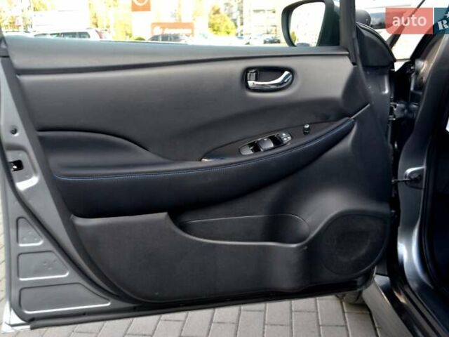 Сірий Ніссан Ліф, об'ємом двигуна 0 л та пробігом 119 тис. км за 12300 $, фото 13 на Automoto.ua