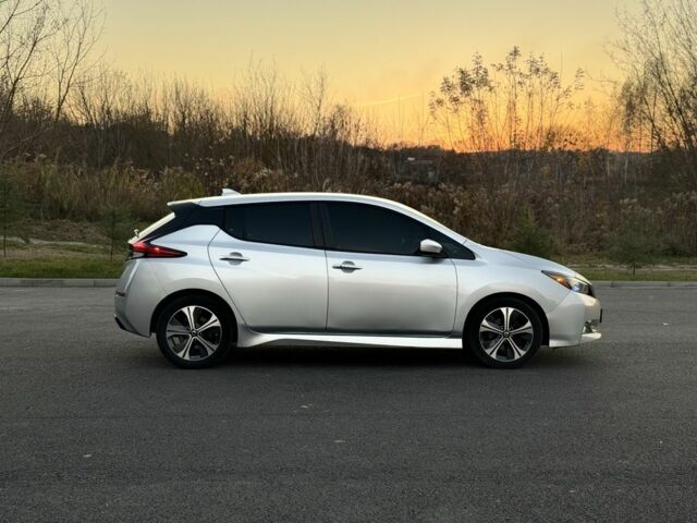 Серый Ниссан Лиф, объемом двигателя 0 л и пробегом 150 тыс. км за 10800 $, фото 3 на Automoto.ua