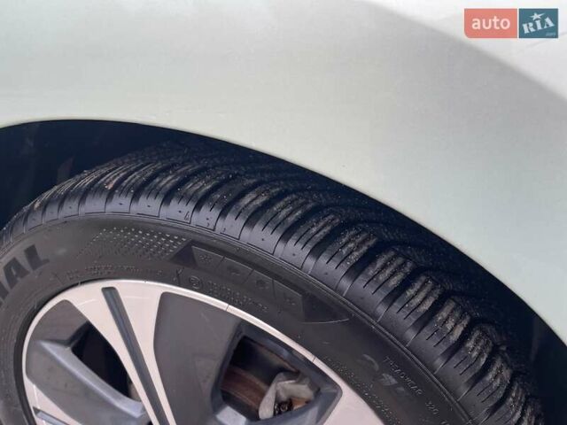 Серый Ниссан Лиф, объемом двигателя 0 л и пробегом 102 тыс. км за 13200 $, фото 15 на Automoto.ua