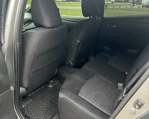 Серый Ниссан Лиф, объемом двигателя 0 л и пробегом 105 тыс. км за 12500 $, фото 4 на Automoto.ua