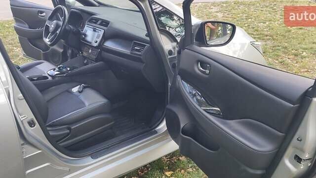 Серый Ниссан Лиф, объемом двигателя 0 л и пробегом 80 тыс. км за 13200 $, фото 12 на Automoto.ua