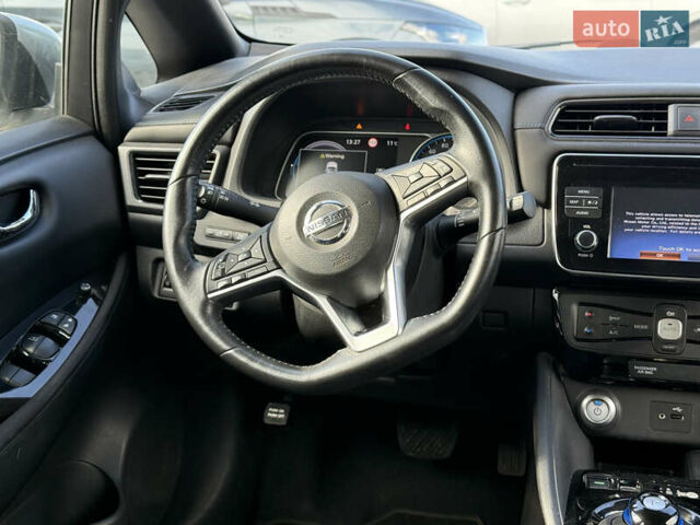 Серый Ниссан Лиф, объемом двигателя 0 л и пробегом 130 тыс. км за 11999 $, фото 4 на Automoto.ua