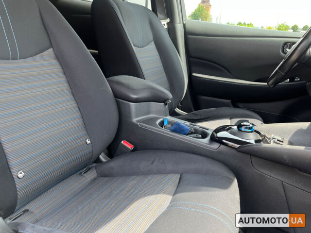 Серый Ниссан Лиф, объемом двигателя 40 л и пробегом 180 тыс. км за 14800 $, фото 20 на Automoto.ua