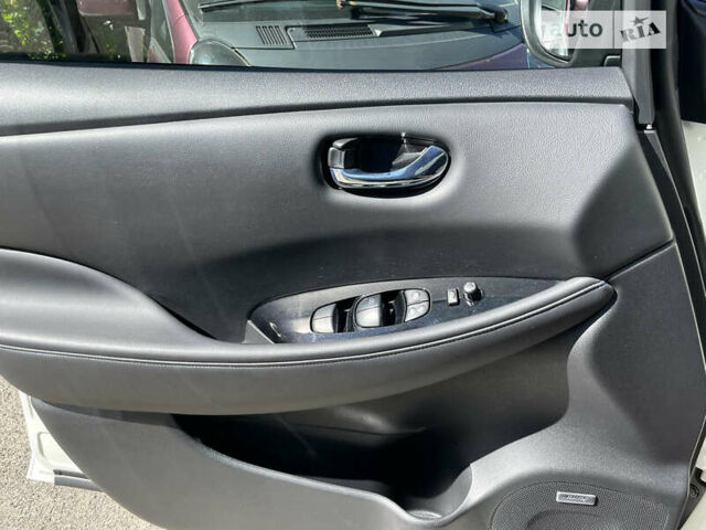 Серый Ниссан Лиф, объемом двигателя 0 л и пробегом 110 тыс. км за 13300 $, фото 27 на Automoto.ua