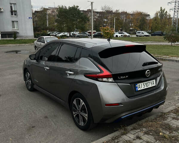 Серый Ниссан Лиф, объемом двигателя 0 л и пробегом 105 тыс. км за 12500 $, фото 13 на Automoto.ua