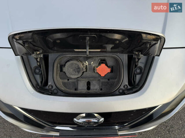 Серый Ниссан Лиф, объемом двигателя 0 л и пробегом 150 тыс. км за 10800 $, фото 34 на Automoto.ua