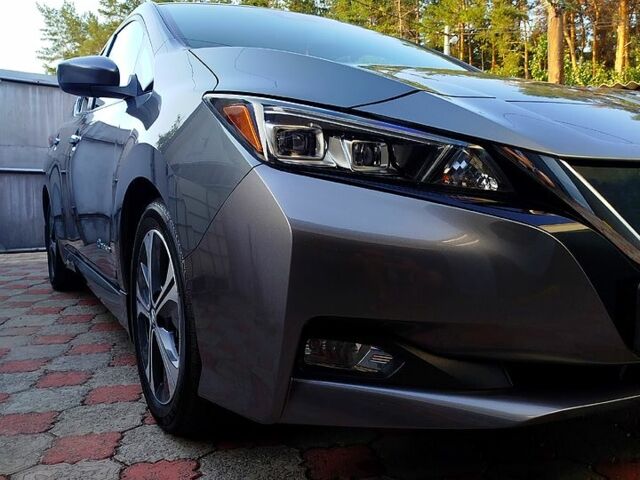 Серый Ниссан Лиф, объемом двигателя 0.11 л и пробегом 139 тыс. км за 12500 $, фото 1 на Automoto.ua