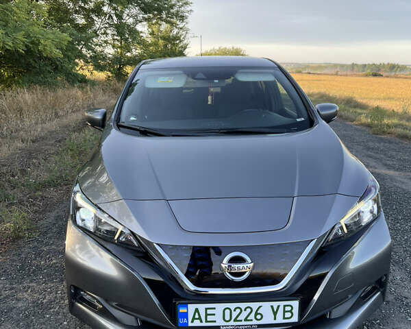 Сірий Ніссан Ліф, об'ємом двигуна 0 л та пробігом 74 тис. км за 15000 $, фото 1 на Automoto.ua