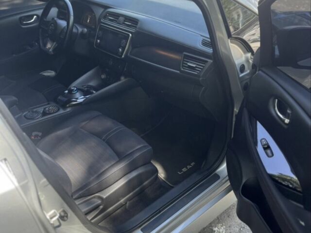 Сірий Ніссан Ліф, об'ємом двигуна 0 л та пробігом 89 тис. км за 13300 $, фото 6 на Automoto.ua