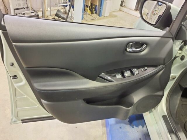 Серый Ниссан Лиф, объемом двигателя 0 л и пробегом 77 тыс. км за 11700 $, фото 9 на Automoto.ua