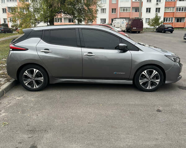 Серый Ниссан Лиф, объемом двигателя 0 л и пробегом 105 тыс. км за 12500 $, фото 11 на Automoto.ua