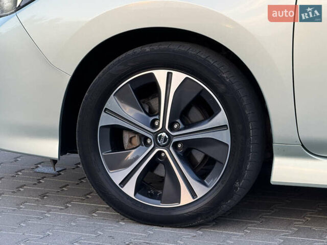 Серый Ниссан Лиф, объемом двигателя 0 л и пробегом 130 тыс. км за 12300 $, фото 11 на Automoto.ua