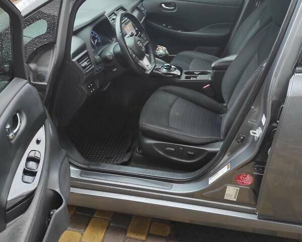 Серый Ниссан Лиф, объемом двигателя 0 л и пробегом 126 тыс. км за 12200 $, фото 22 на Automoto.ua