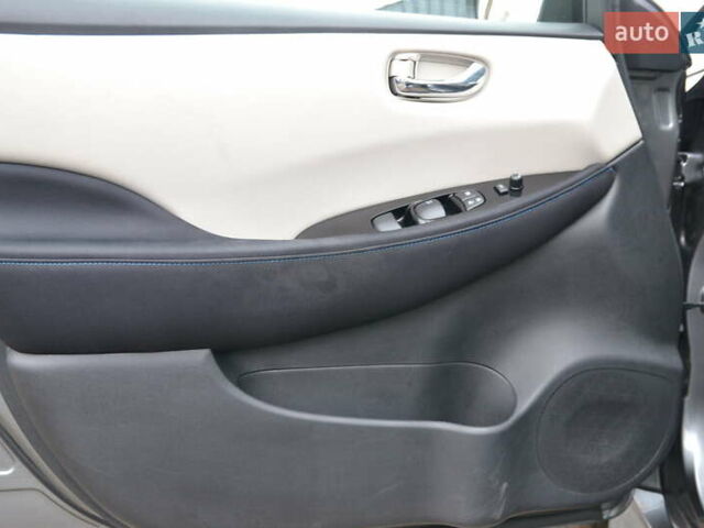 Серый Ниссан Лиф, объемом двигателя 0 л и пробегом 109 тыс. км за 12999 $, фото 17 на Automoto.ua