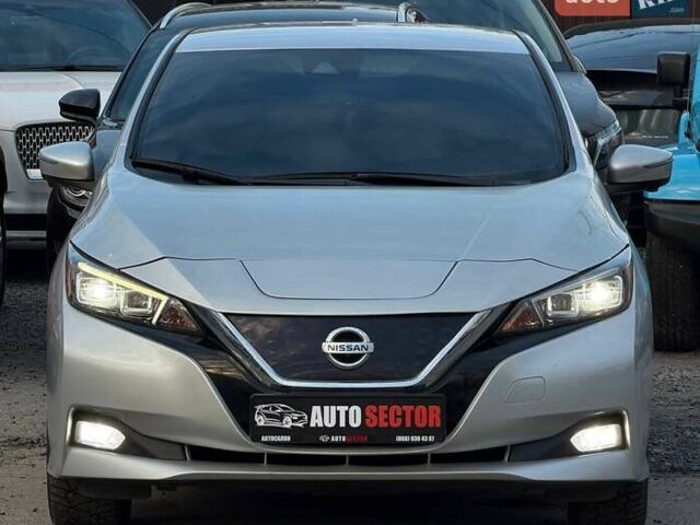 Серый Ниссан Лиф, объемом двигателя 0 л и пробегом 69 тыс. км за 15800 $, фото 3 на Automoto.ua