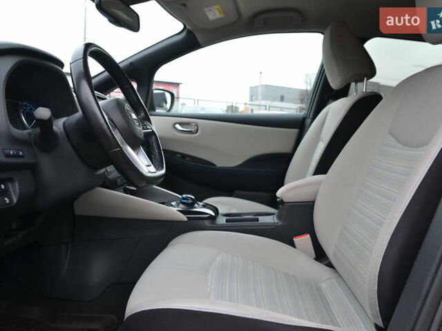 Серый Ниссан Лиф, объемом двигателя 0 л и пробегом 109 тыс. км за 12999 $, фото 15 на Automoto.ua