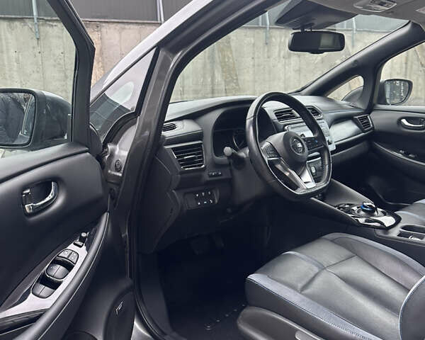 Серый Ниссан Лиф, объемом двигателя 0 л и пробегом 40 тыс. км за 14500 $, фото 14 на Automoto.ua