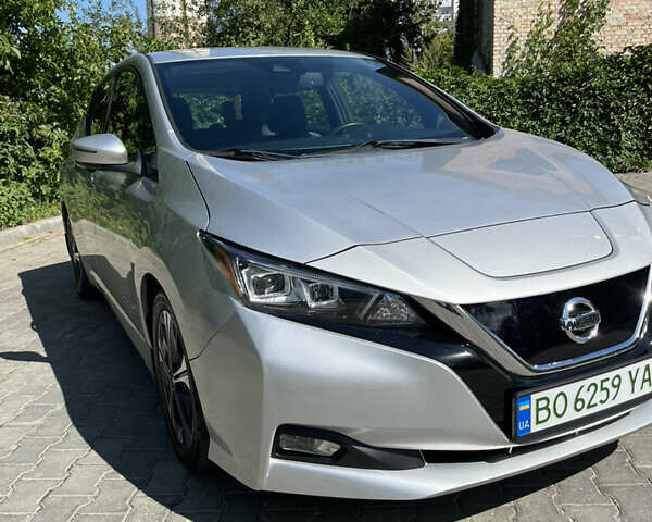 Серый Ниссан Лиф, объемом двигателя 0 л и пробегом 87 тыс. км за 12200 $, фото 1 на Automoto.ua