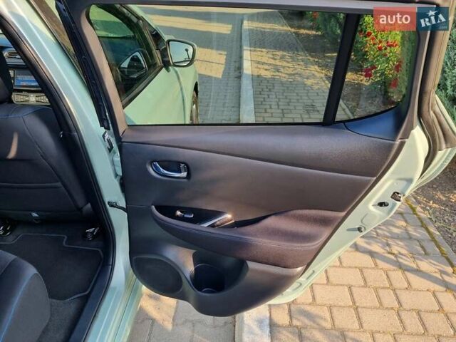 Сірий Ніссан Ліф, об'ємом двигуна 0 л та пробігом 173 тис. км за 10850 $, фото 27 на Automoto.ua