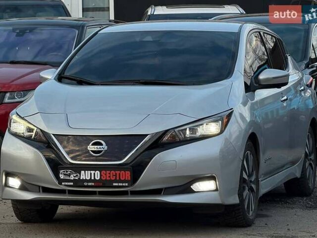 Серый Ниссан Лиф, объемом двигателя 0 л и пробегом 69 тыс. км за 15800 $, фото 2 на Automoto.ua