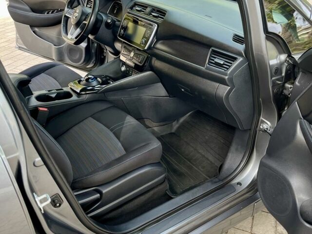 Серый Ниссан Лиф, объемом двигателя 0 л и пробегом 164 тыс. км за 10900 $, фото 11 на Automoto.ua